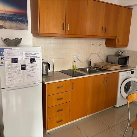 Vip Resort Apartment On Makenzie Beach Larnaca Bagian luar foto