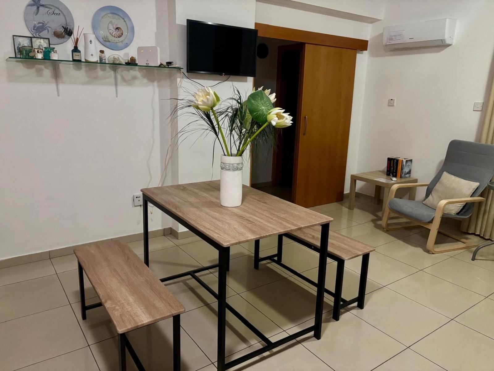 Vip Resort Apartment On Makenzie Beach Larnaca Bagian luar foto