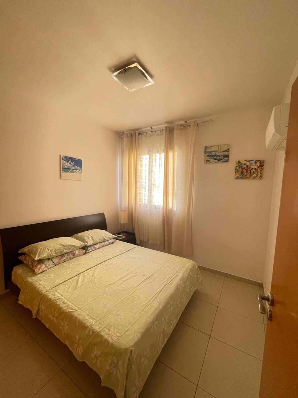 Vip Resort Apartment On Makenzie Beach Larnaca Bagian luar foto